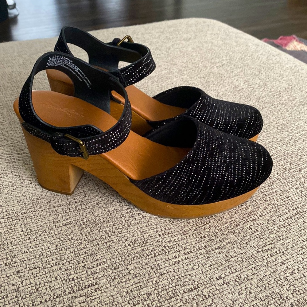 Universal Thread Platform Heels
